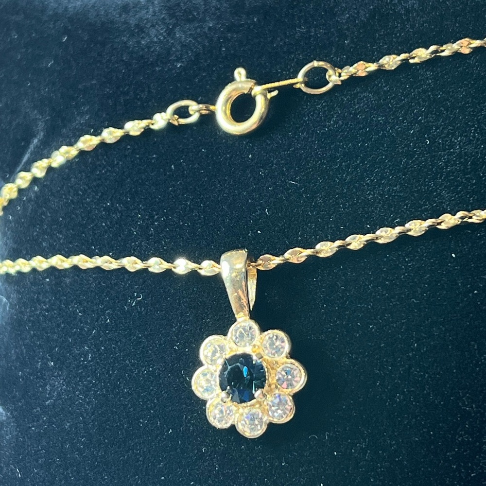 Dainty Gold blue sapphire flower Necklace classic stunning simple elegant babe - Picture 12 of 16